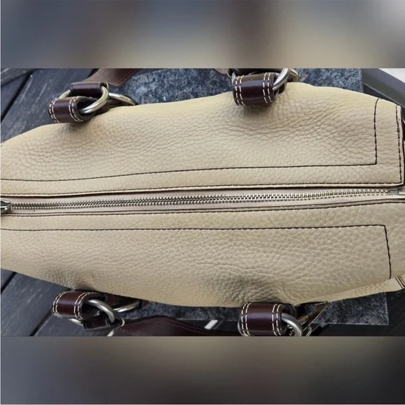 Coach Chelsea Beige Pebbled Leather Zipper Closure Shoulder Bag - Picture 12 of 15